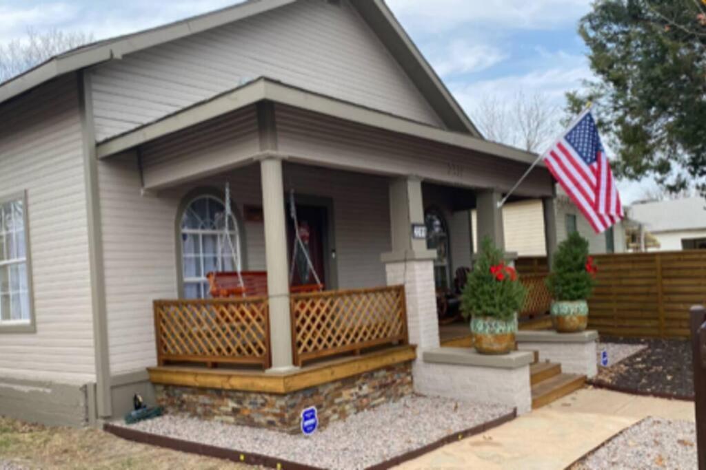 Stockyards!-1 Block Away ! Cowboy Cottage Sleeps 9 Fort Worth Eksteriør bilde