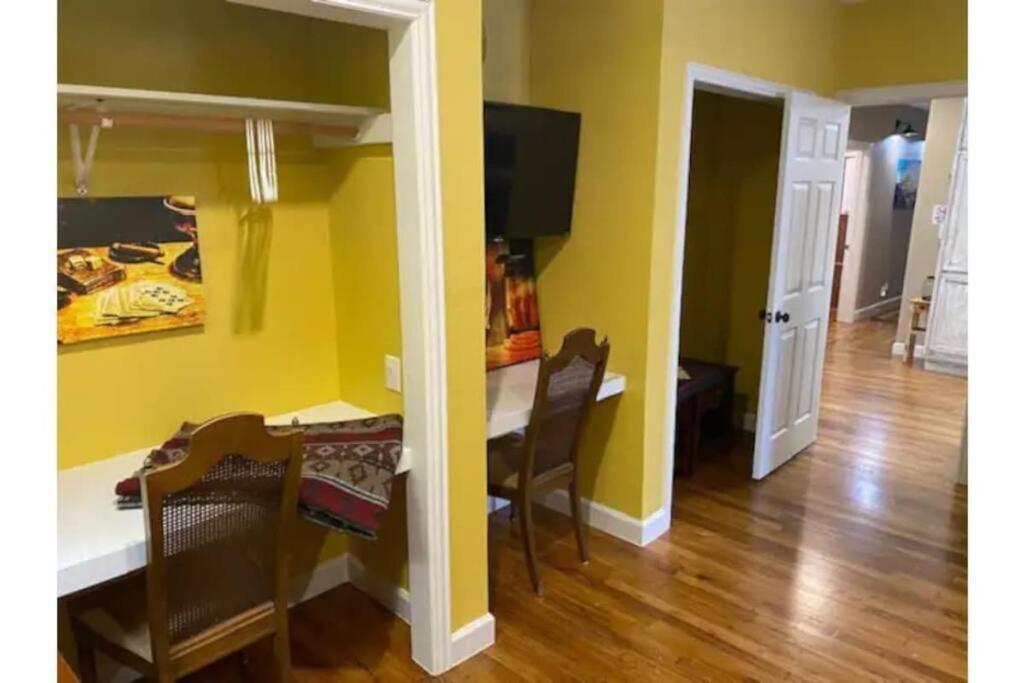 Stockyards!-1 Block Away ! Cowboy Cottage Sleeps 9 Fort Worth Eksteriør bilde