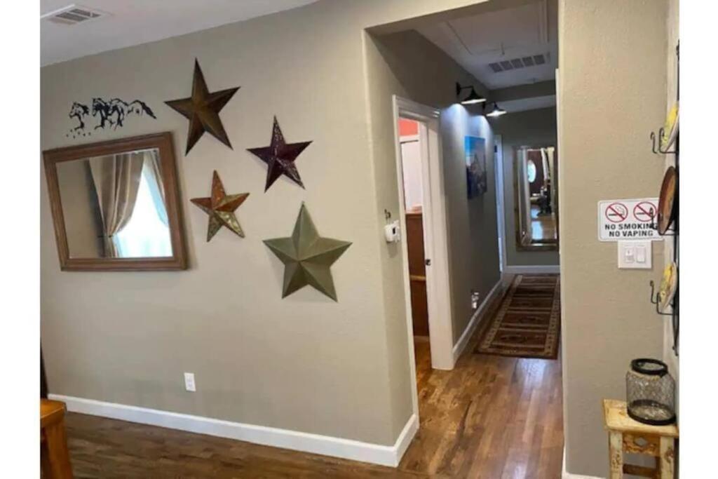 Stockyards!-1 Block Away ! Cowboy Cottage Sleeps 9 Fort Worth Eksteriør bilde